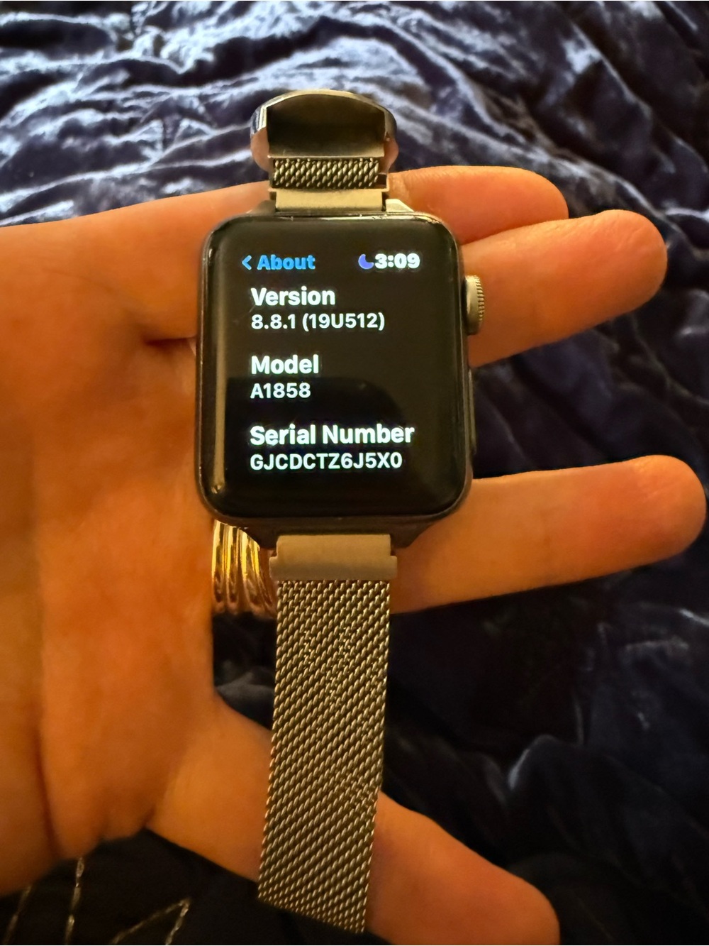 Apple Series 3 Smartwatch Silver toned Milanese Loop